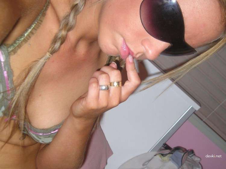 Amateur Blonde's Explicit Home Erotica: XXX Photos