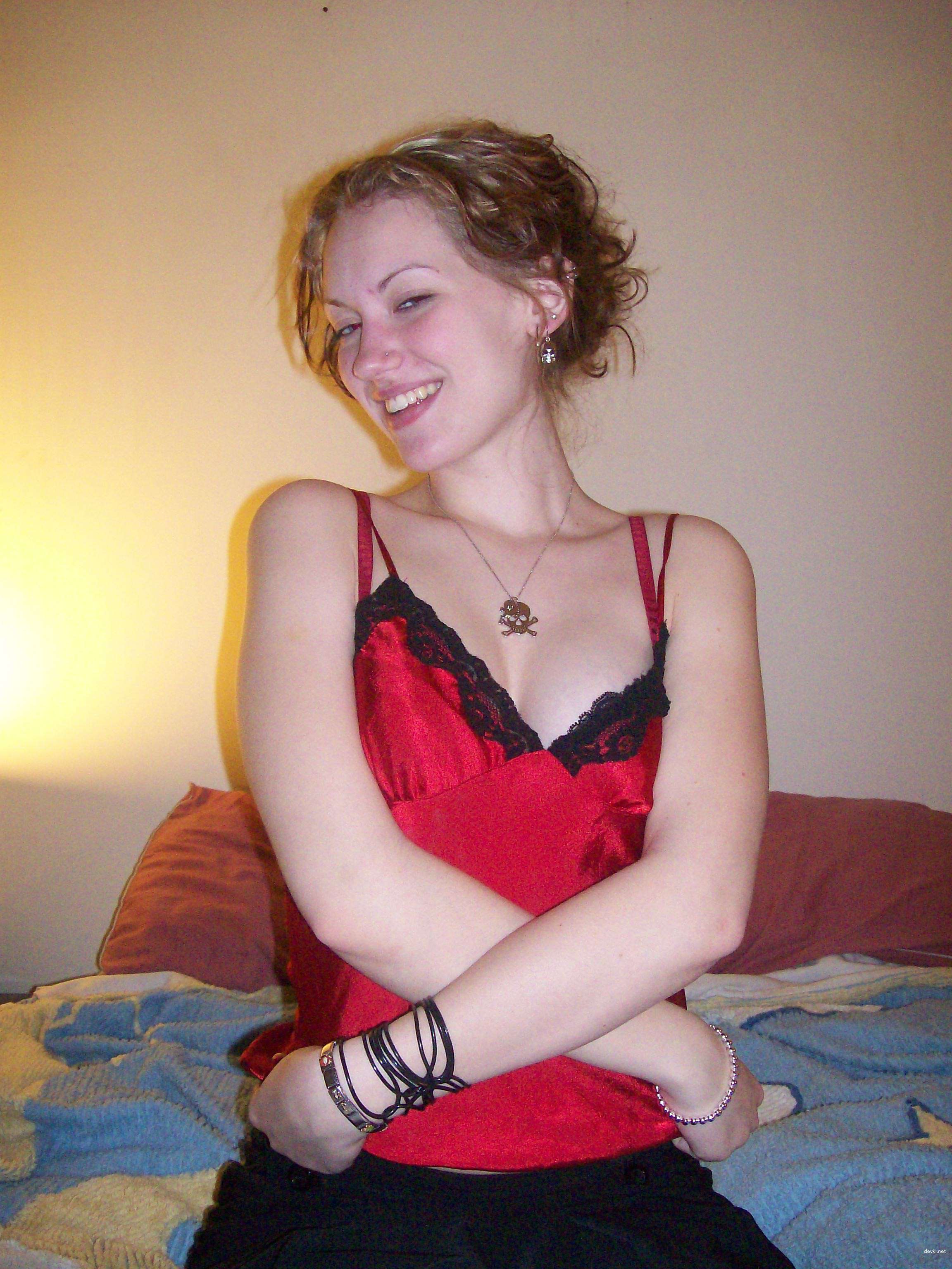 Exposed Amateur Babe Sucks Cock in Explicit Porn Pics