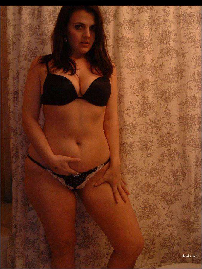 Hot MILF Gets Fucked at Home: Amateur Porn Photo