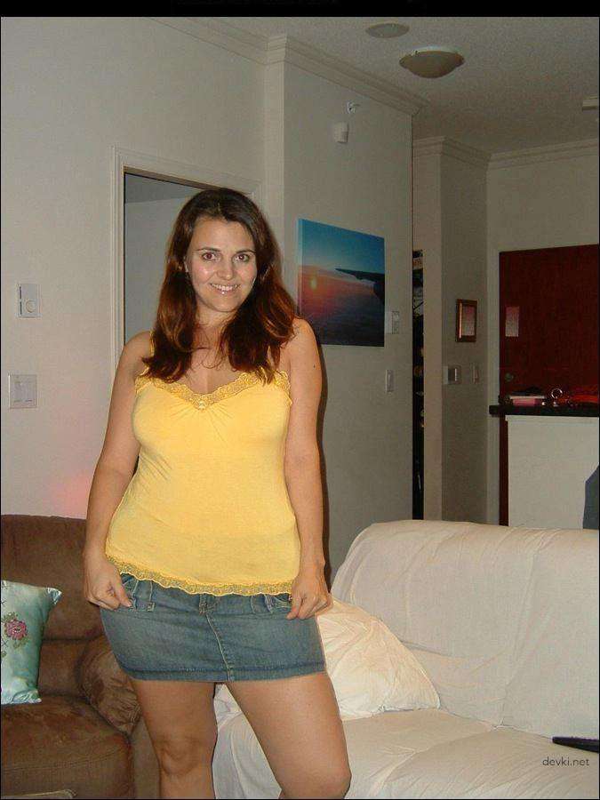 Hot MILF Gets Fucked at Home: Amateur Porn Photo