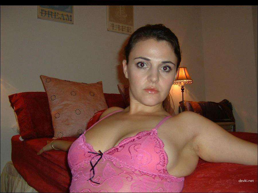 Hot MILF Gets Fucked at Home: Amateur Porn Photo