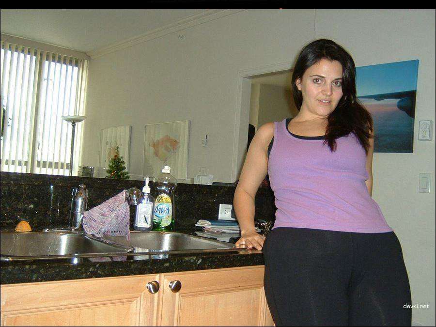 Hot MILF Gets Fucked at Home: Amateur Porn Photo