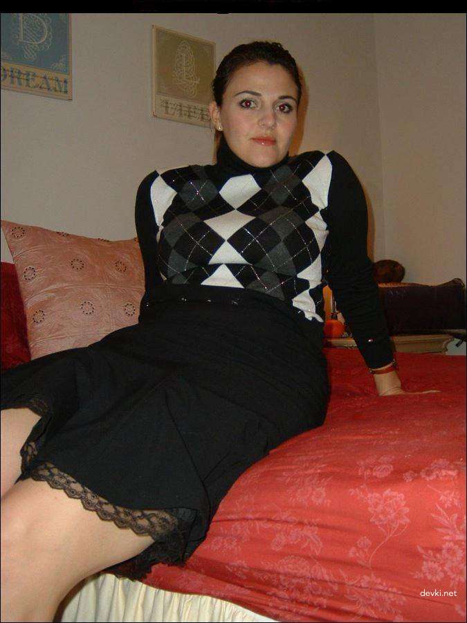 Hot MILF Gets Fucked at Home: Amateur Porn Photo