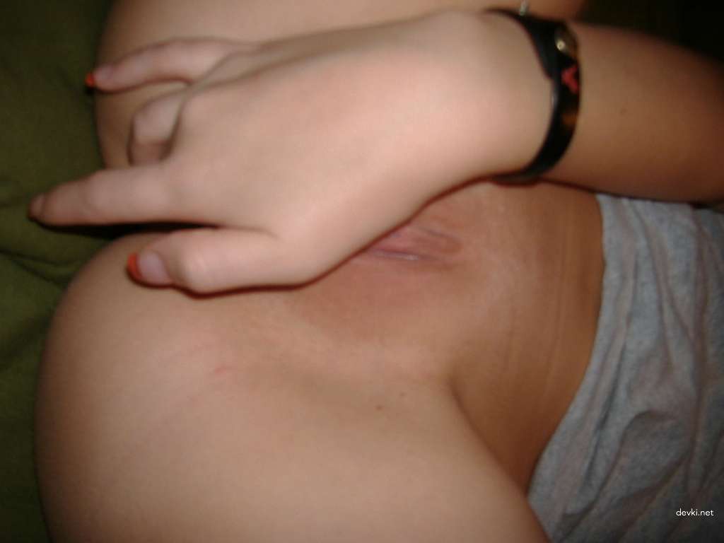 Girl loves to suck cock: Amateur porn photo explicit content