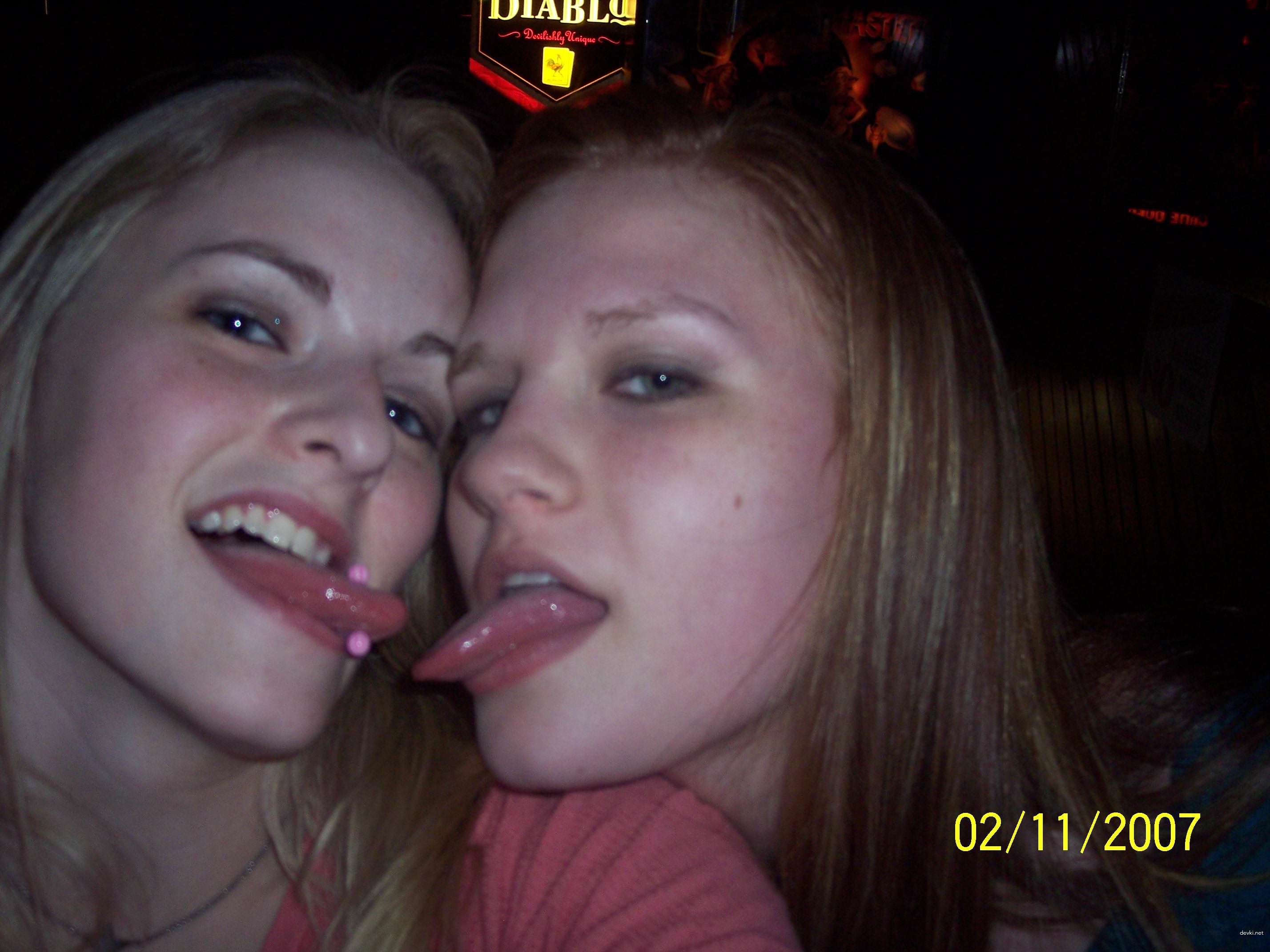 Girl loves to suck cock: Amateur porn photo explicit content