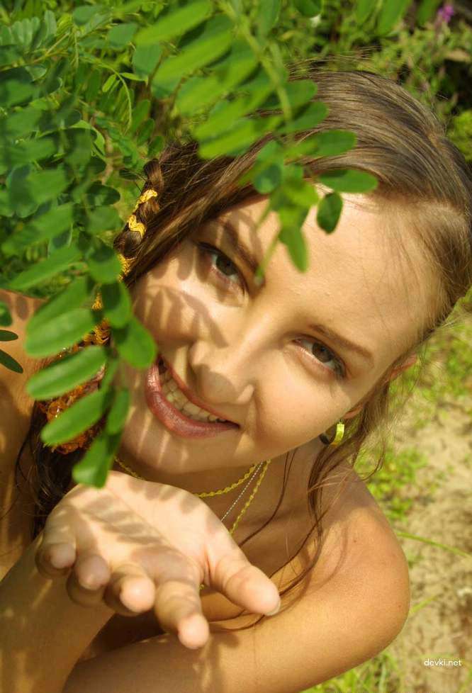 Naked Girl Amateur Photoshoot: Explicit Nude Model Poses