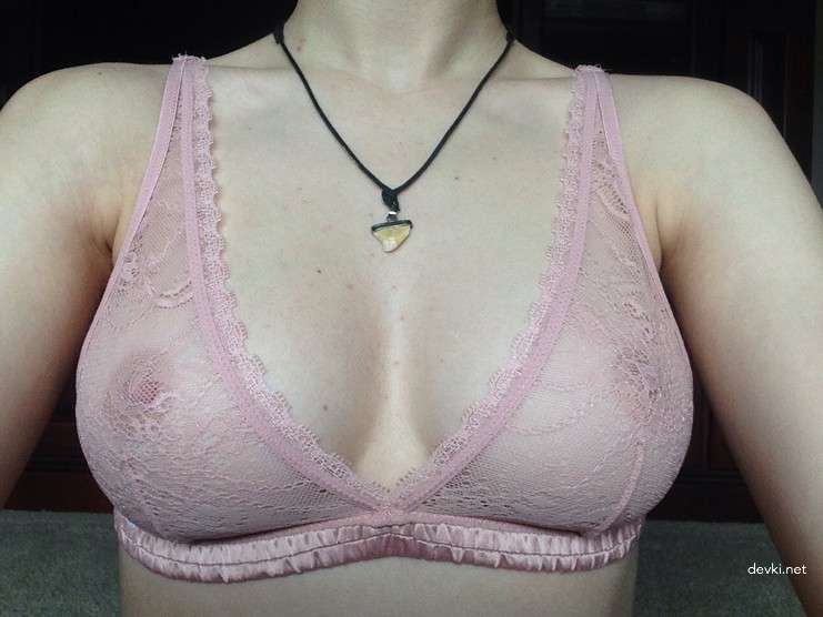 Hot Girl Shares Explicit Photos of Her Sexy Body