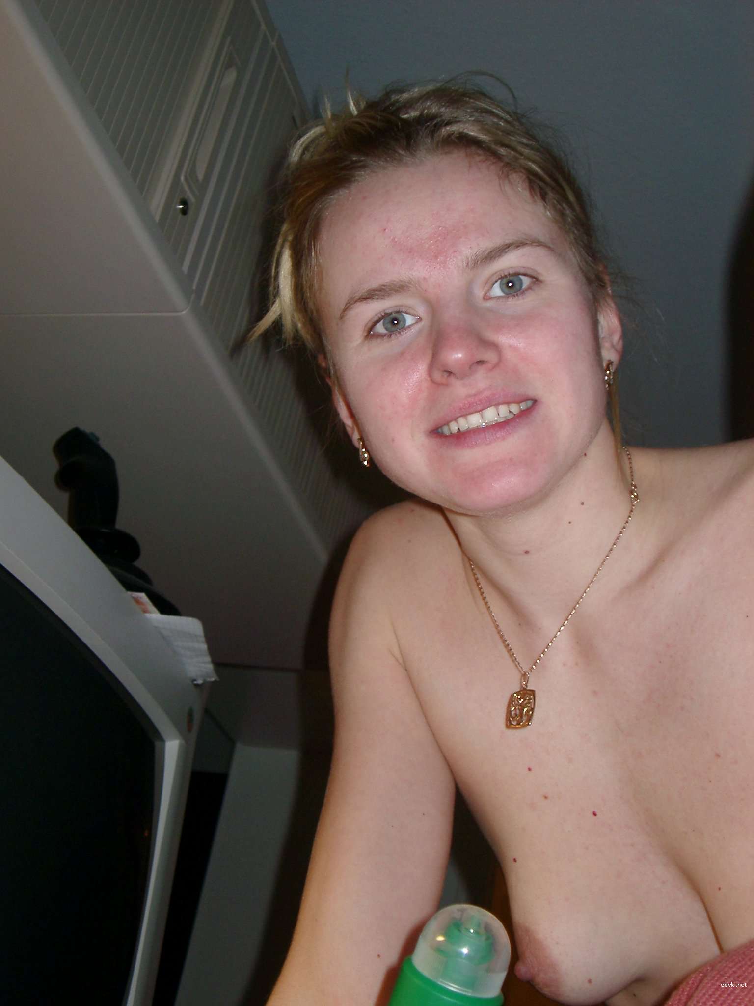 Naughty Blonde Amateur Strips Nude in Explicit Porn Photos