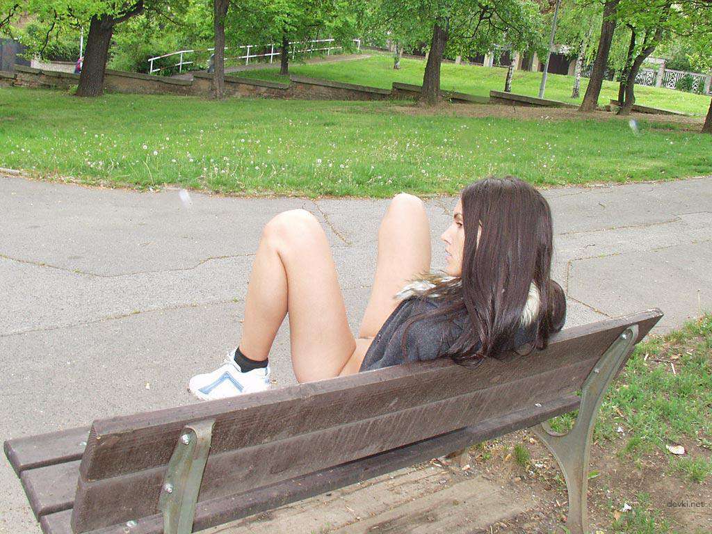 Brunette Exposing Herself in Public Places: Amateur Nude Photos