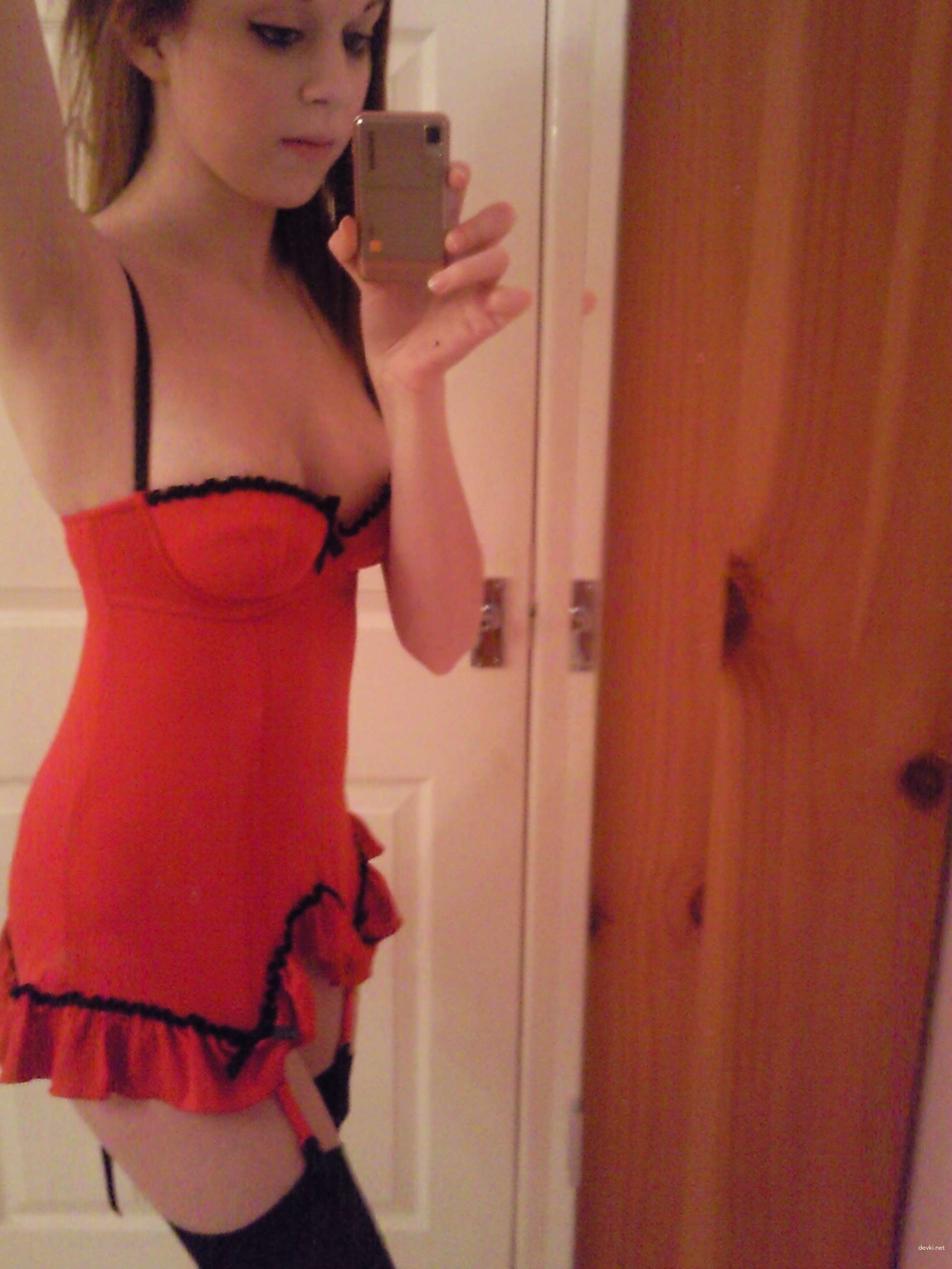 Sultry Selfie: Hot Girl Takes Naughty Photos of Herself