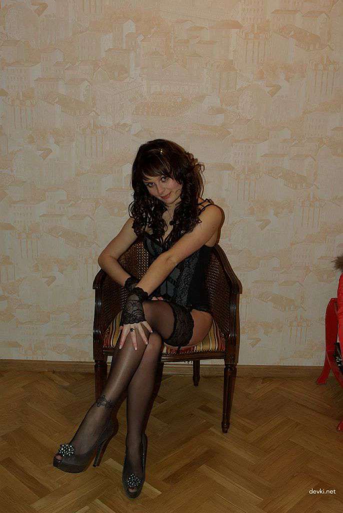 Amateur Beauty's Explicit Photoshoot: Seductive & Sensual Shots