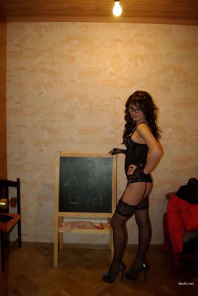 Amateur Beauty's Explicit Photoshoot: Seductive & Sensual Shots