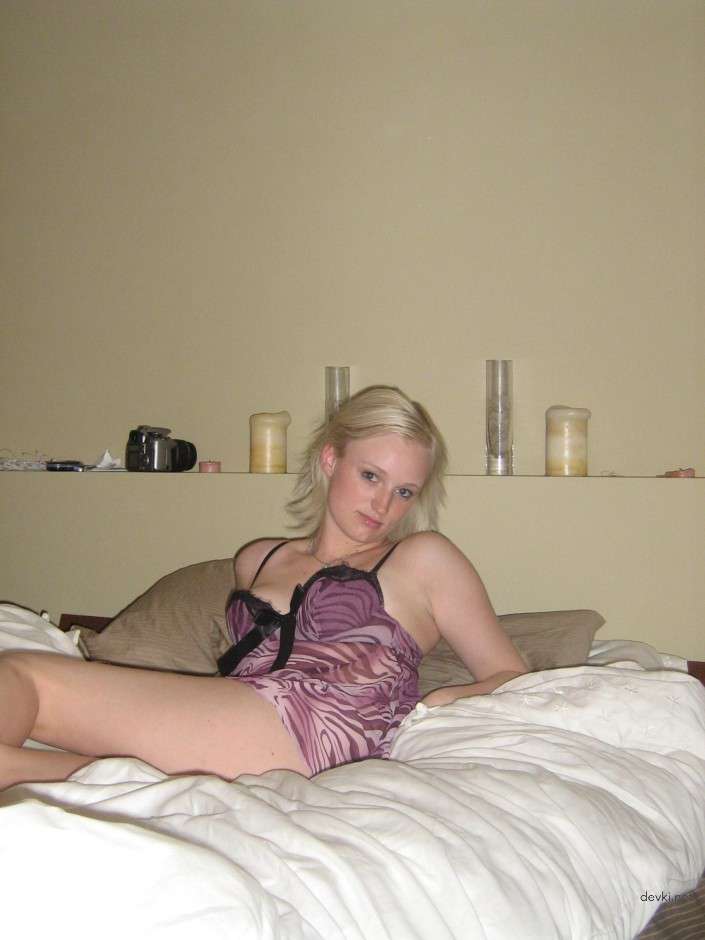 Amateur Slut's Explicit Home Photos: Naughty Girl Gets Naked and Dirty