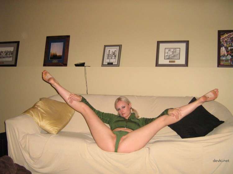 Amateur Slut's Explicit Home Photos: Naughty Girl Gets Naked and Dirty