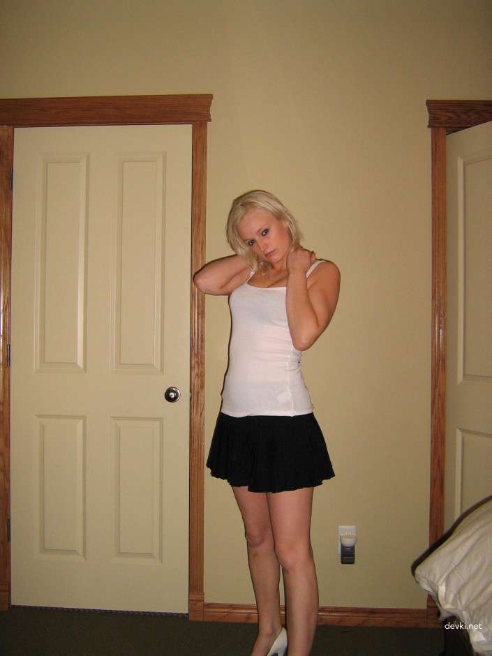 Amateur Slut's Explicit Home Photos: Naughty Girl Gets Naked and Dirty