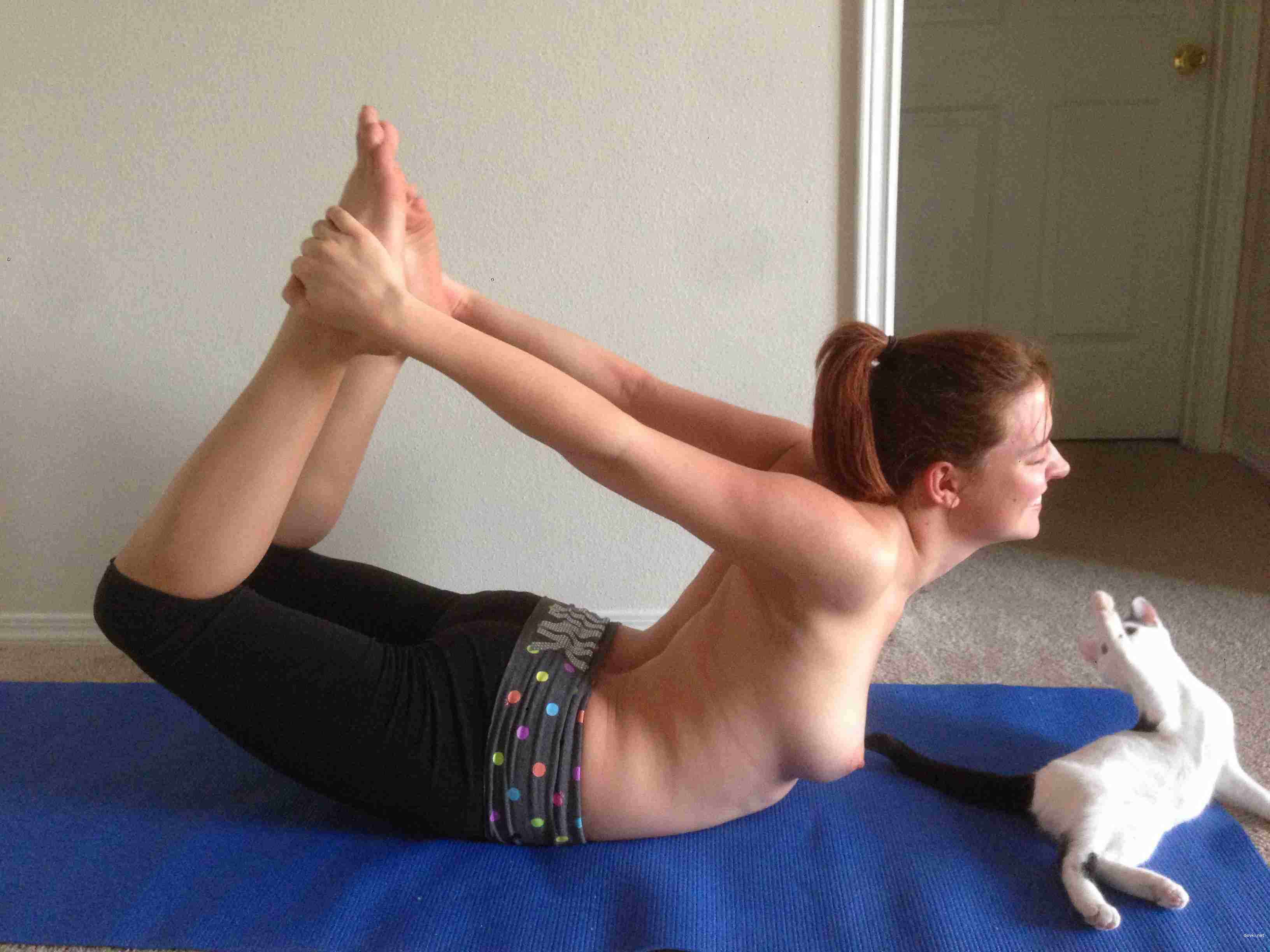 Amateur Porn: Naughty Girl's Personal Photo Collection