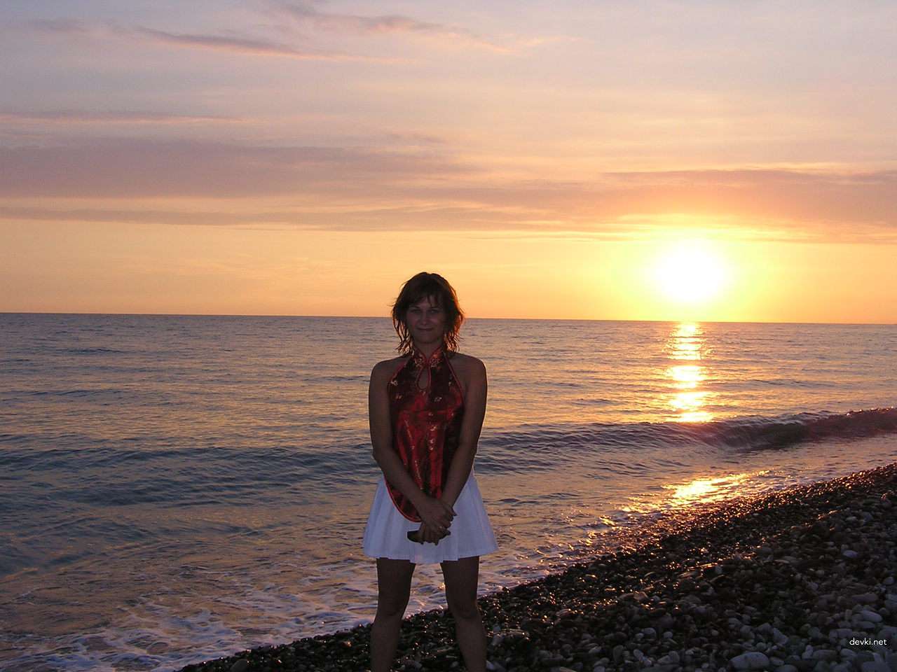 Sexy Naked Girl Poses on Vacation - Amateur Nudes