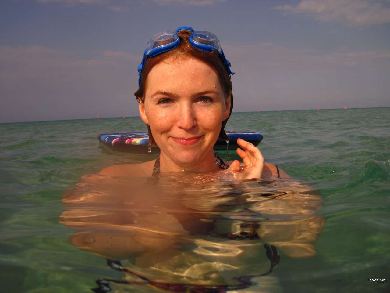 Seductive Amateur Girl on Vacation (Part 2): Revealing Beach Photos