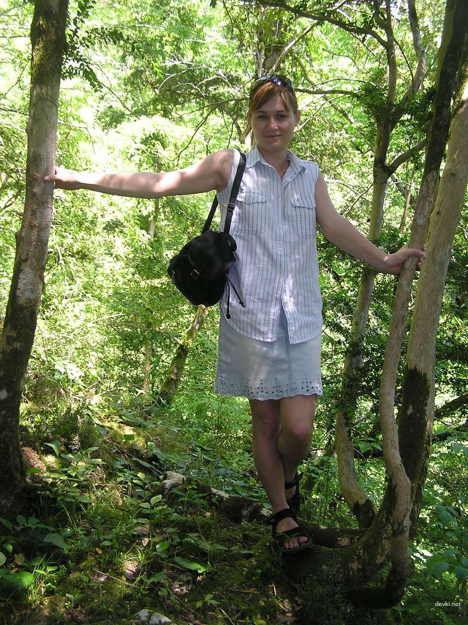 Seductive Amateur Girl on Vacation (Part 2): Revealing Beach Photos