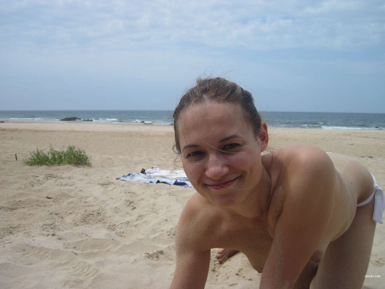 Seductive Amateur Girl on Vacation (Part 2): Revealing Beach Photos