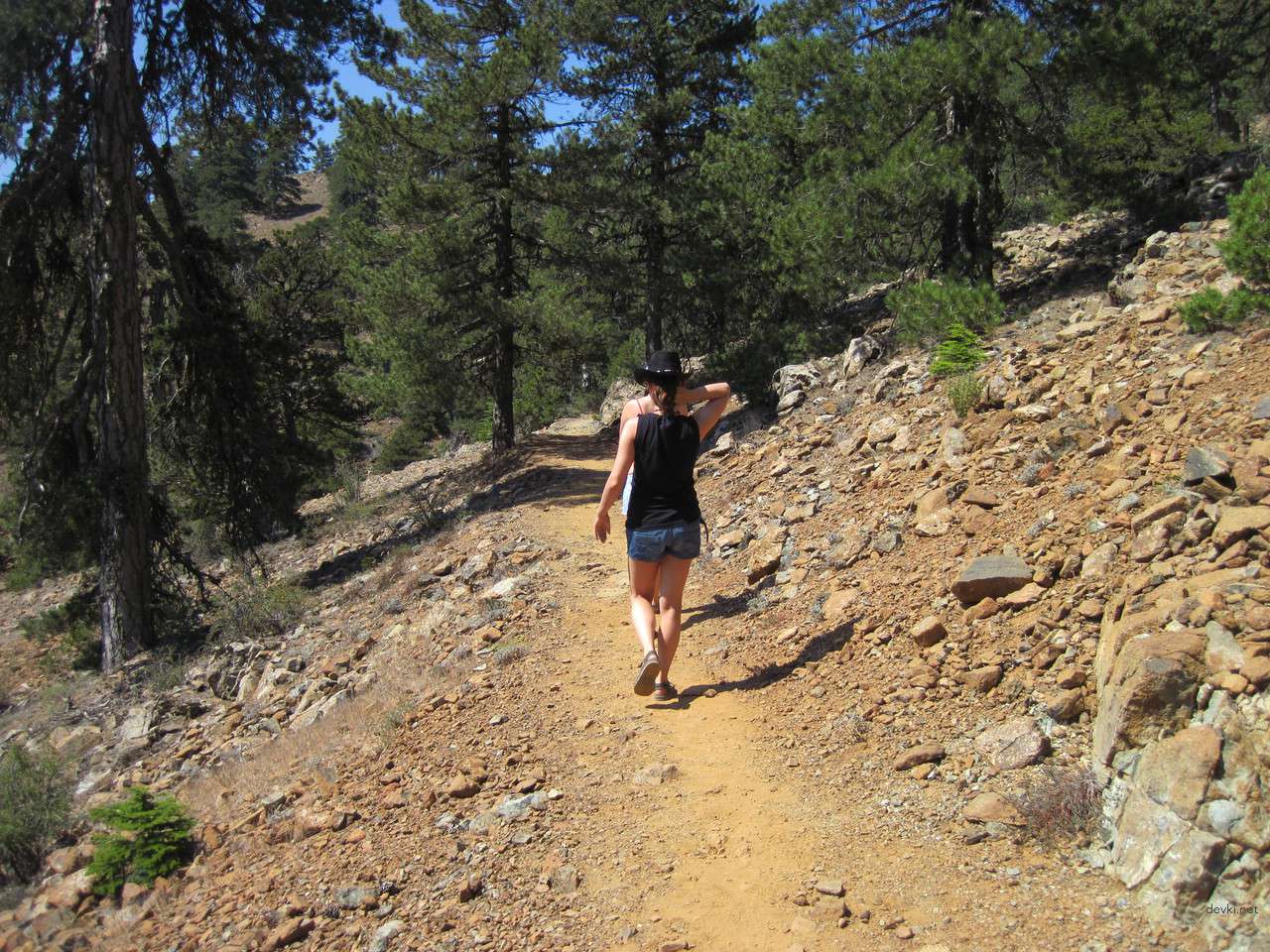 Seductive Amateur Girl on Vacation (Part 2): Revealing Beach Photos