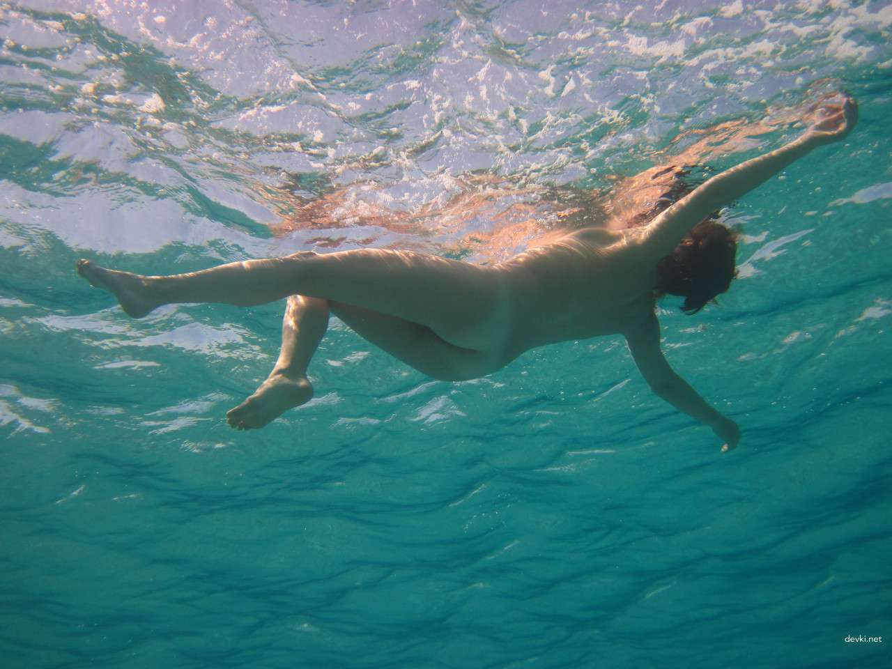 Seductive Amateur Girl on Vacation (Part 2): Revealing Beach Photos