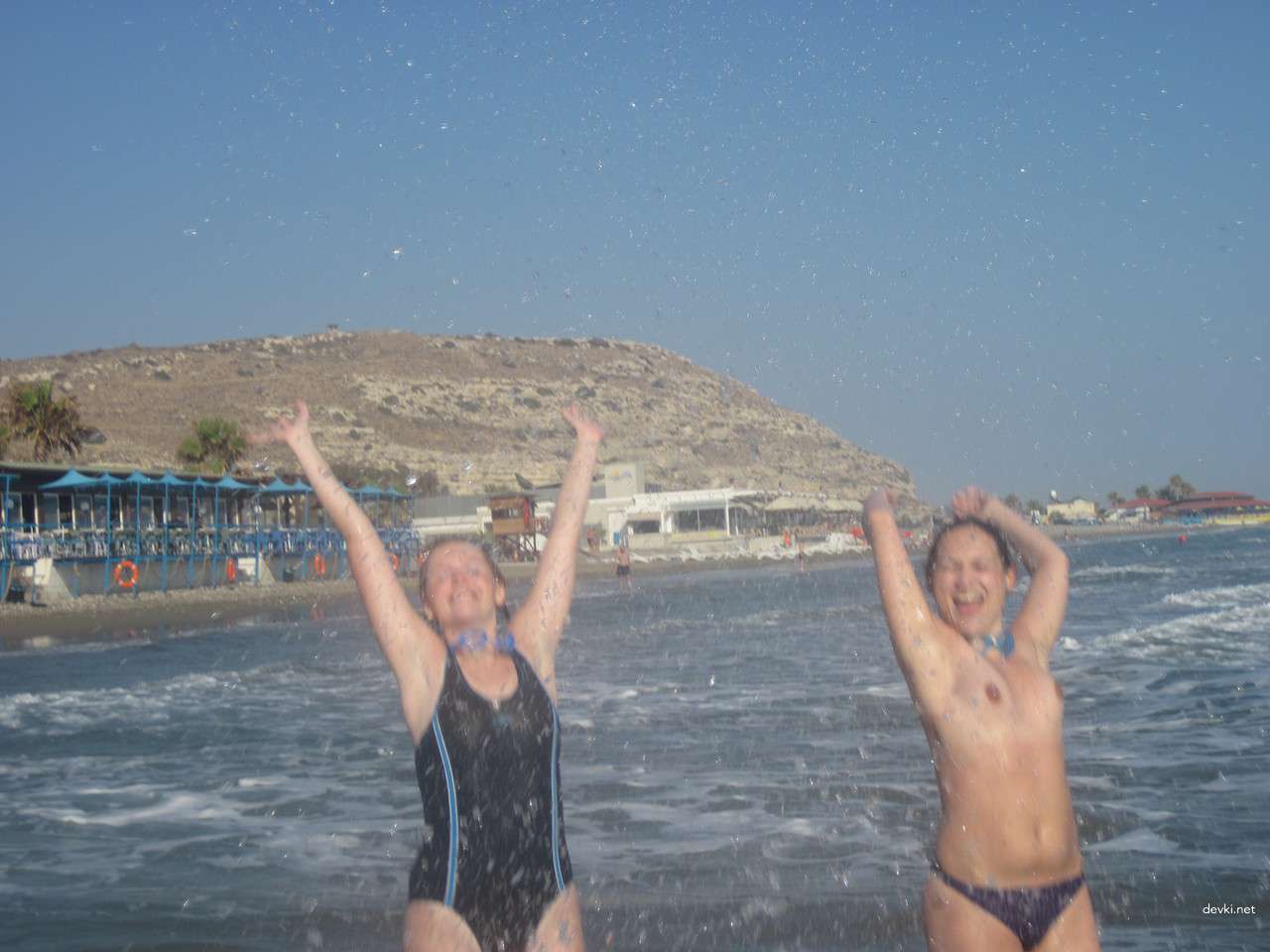 Seductive Amateur Girl on Vacation (Part 2): Revealing Beach Photos
