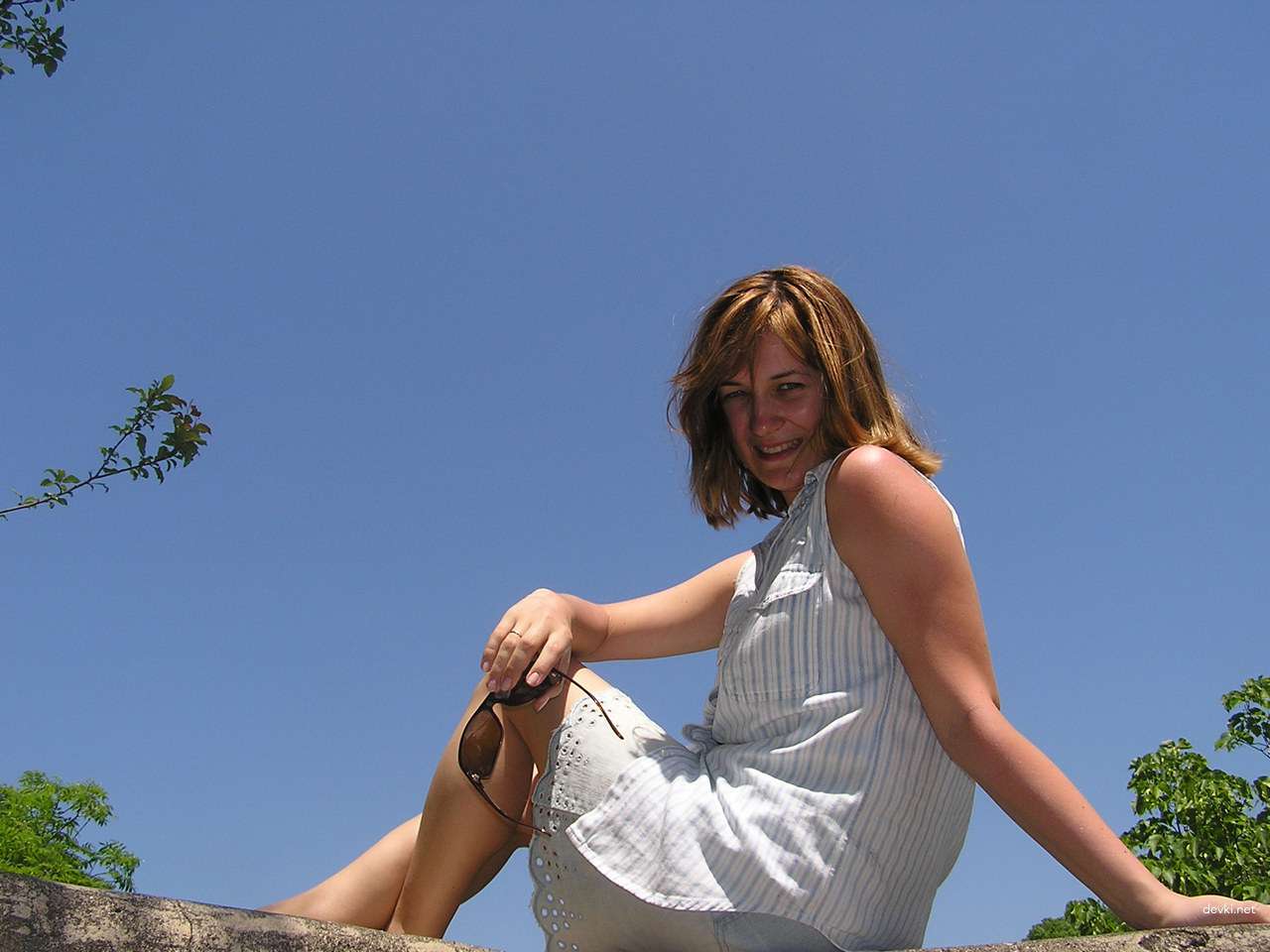 Seductive Amateur Girl on Vacation (Part 2): Revealing Beach Photos