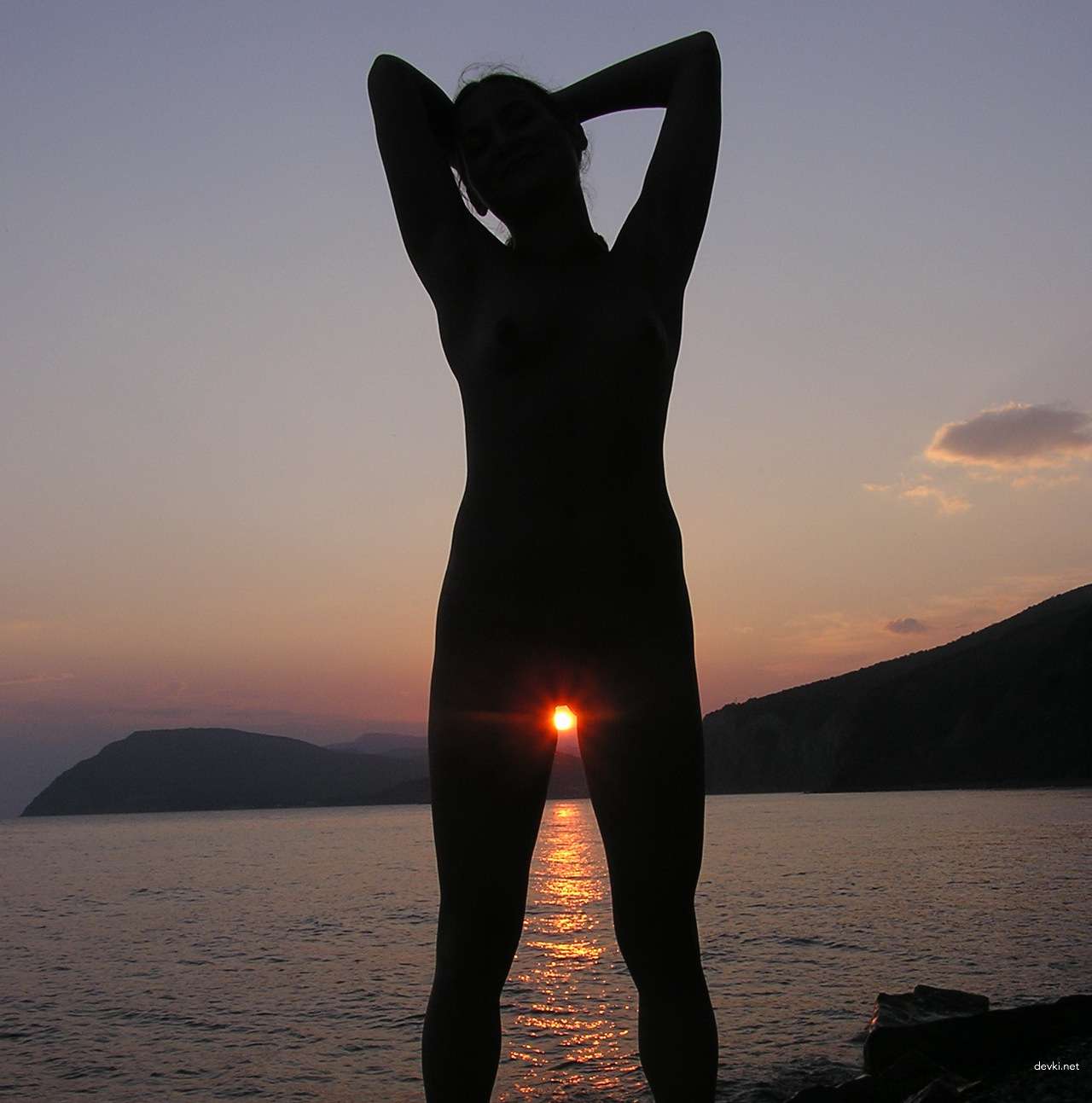 Seductive Amateur Girl on Vacation (Part 2): Revealing Beach Photos
