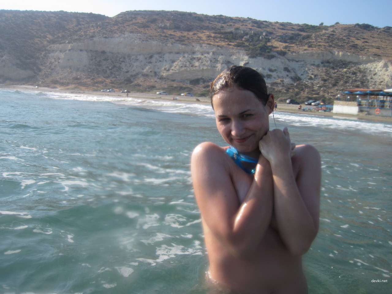 Seductive Amateur Girl on Vacation (Part 2): Revealing Beach Photos