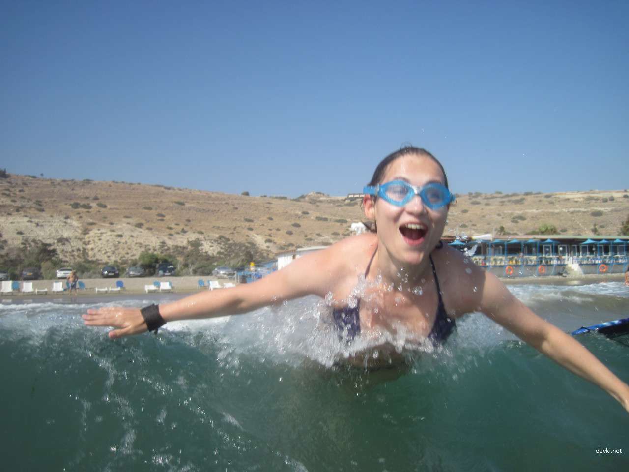 Seductive Amateur Girl on Vacation (Part 2): Revealing Beach Photos