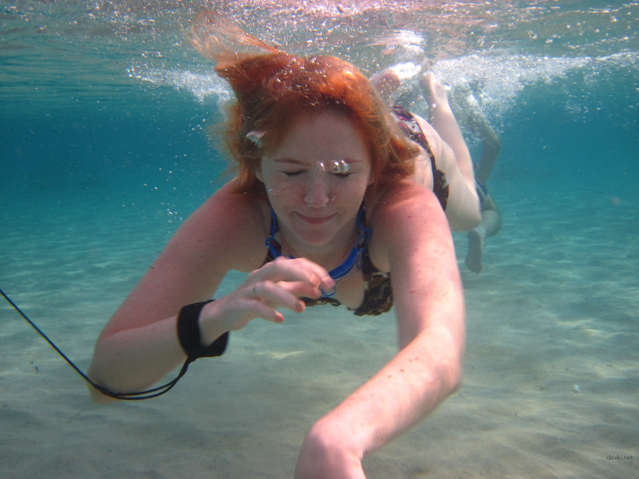 Seductive Amateur Girl on Vacation (Part 2): Revealing Beach Photos