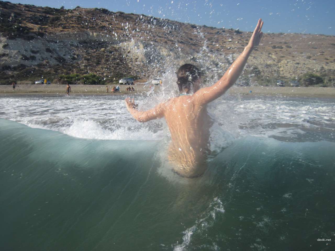 Seductive Amateur Girl on Vacation (Part 2): Revealing Beach Photos