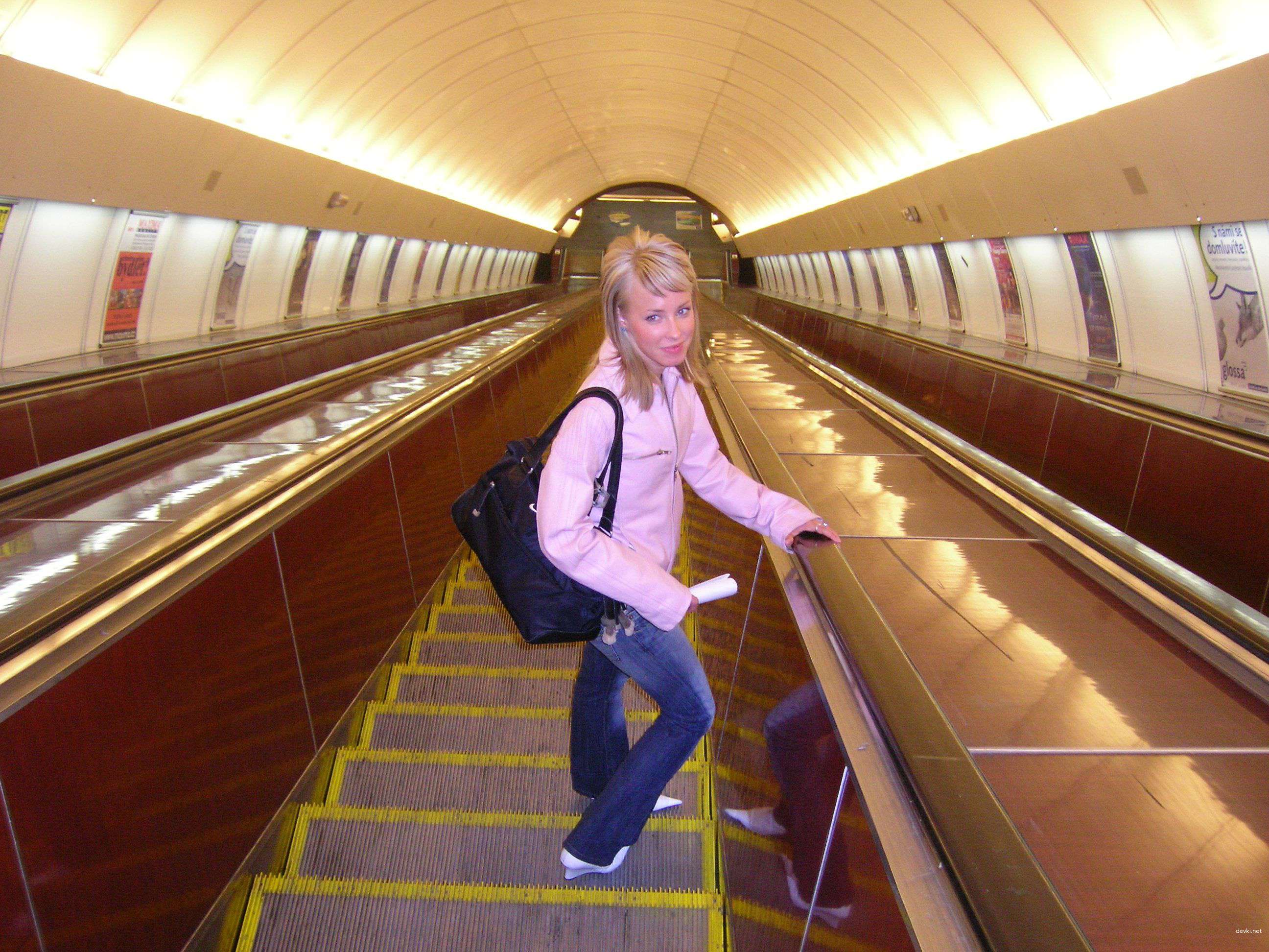 Kinky Blonde Amateur Porn Photos (Part 1): Explicit XXX Content