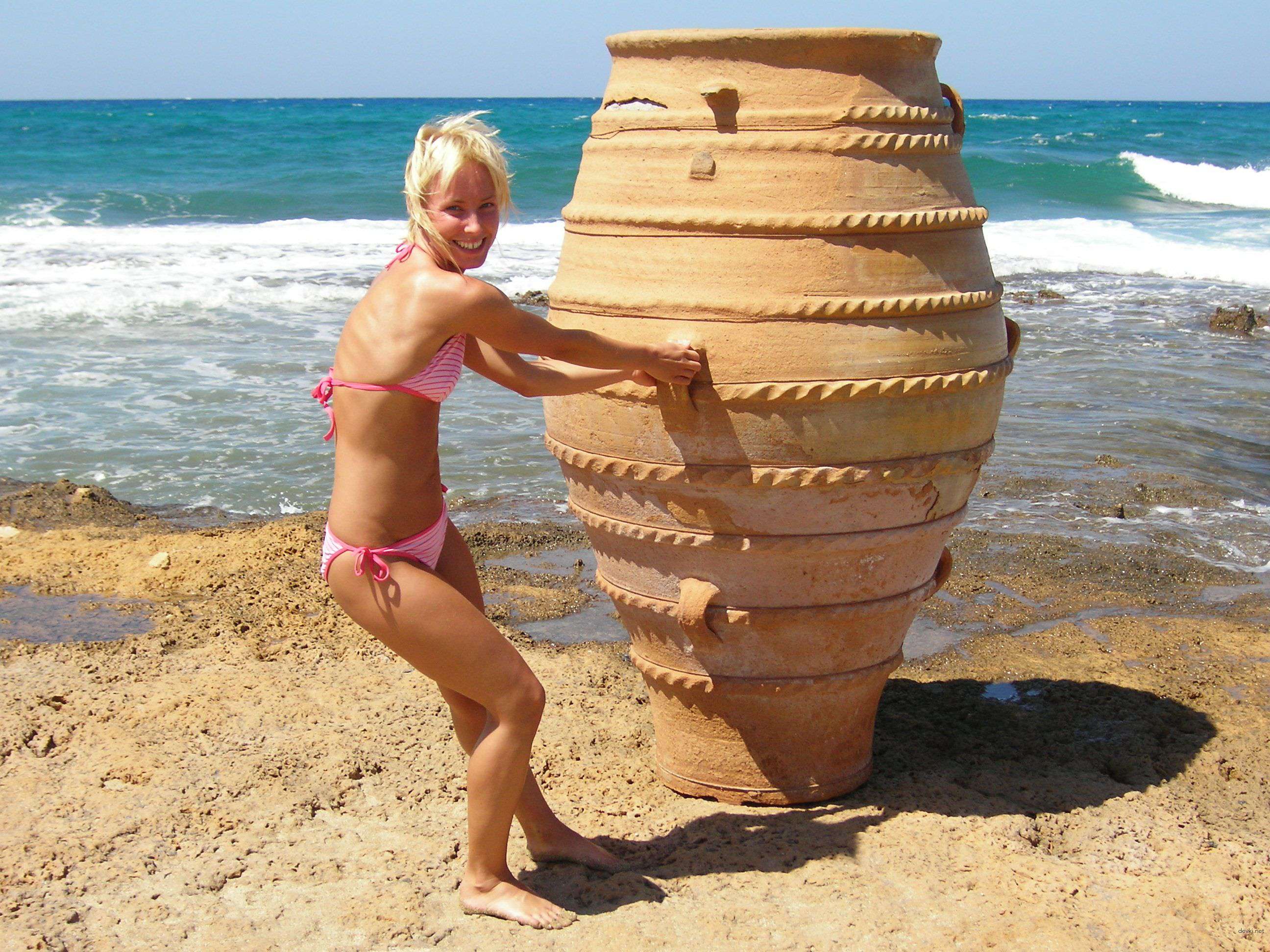 Kinky Blonde Amateur Porn Part 2: Explicit and Naughty Photos