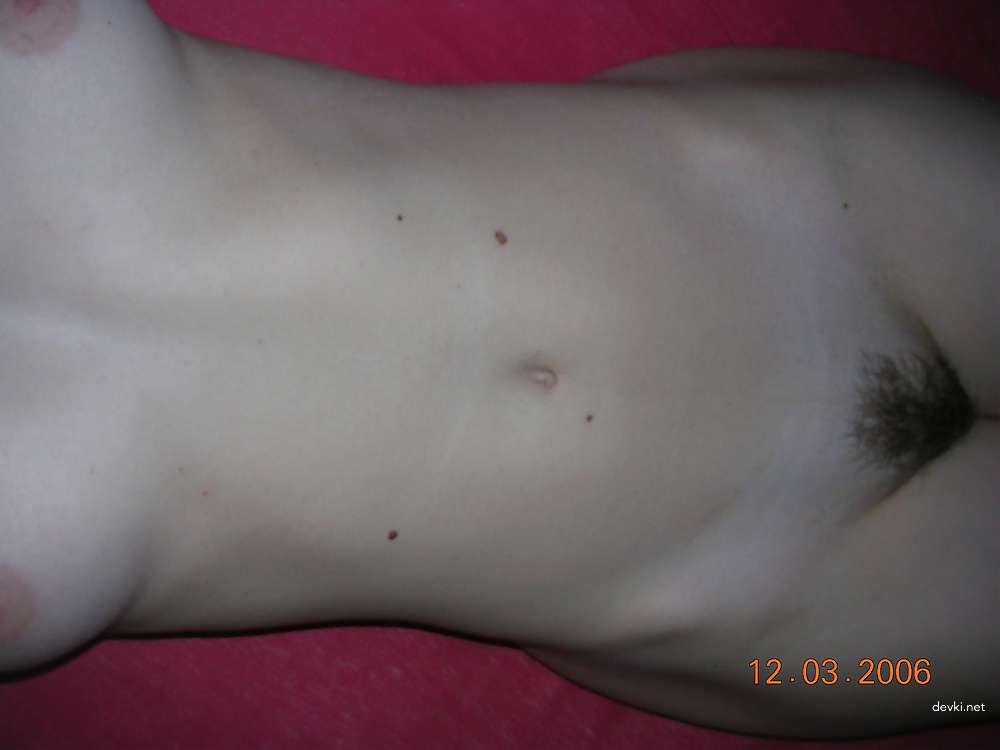 Skinny Girl with Hot Ass in Amateur Porn Photos