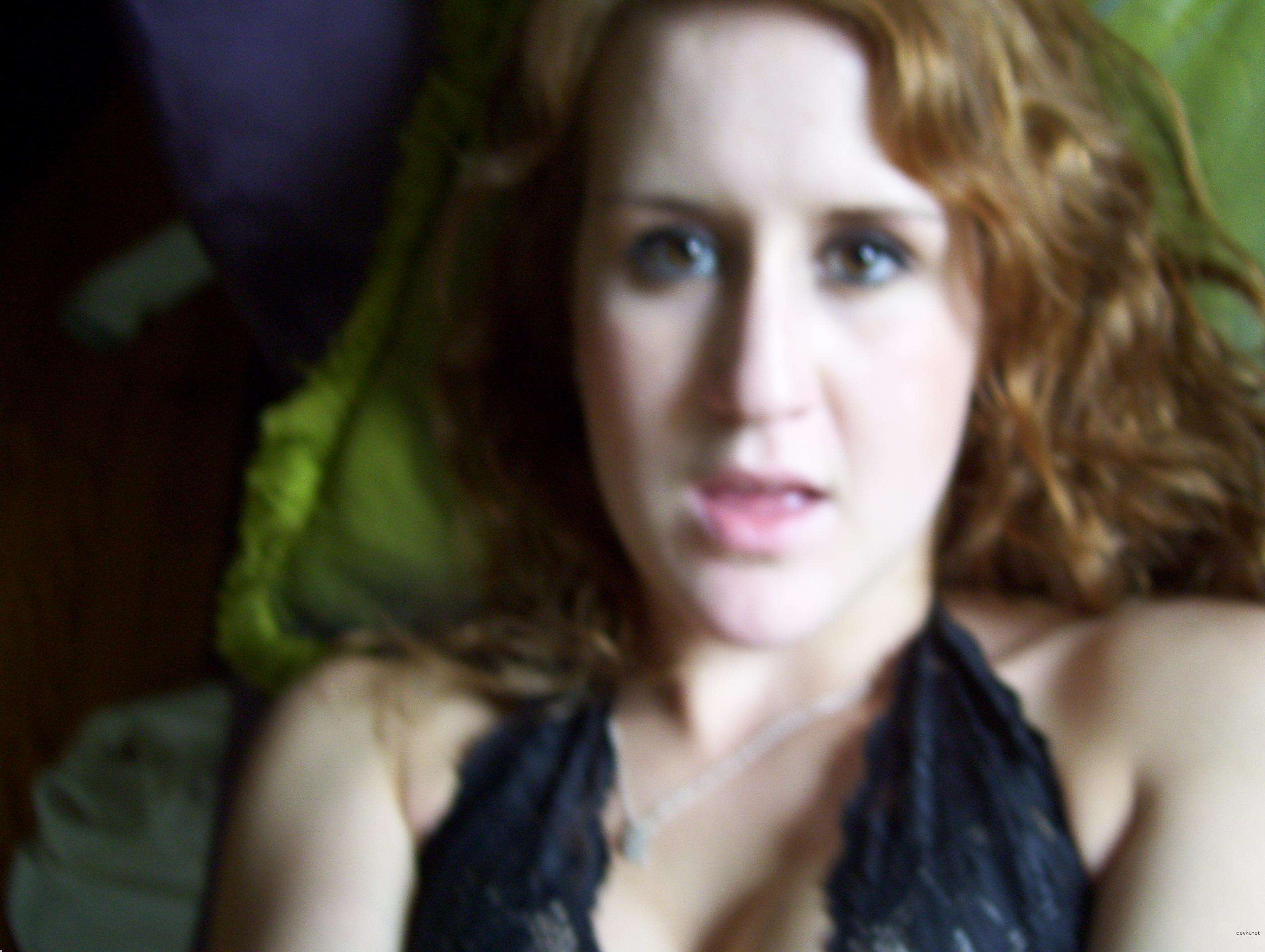 Hot Bi Girl Amateur Porn Pics: Cute and Explicit Bi Babe Shows It All