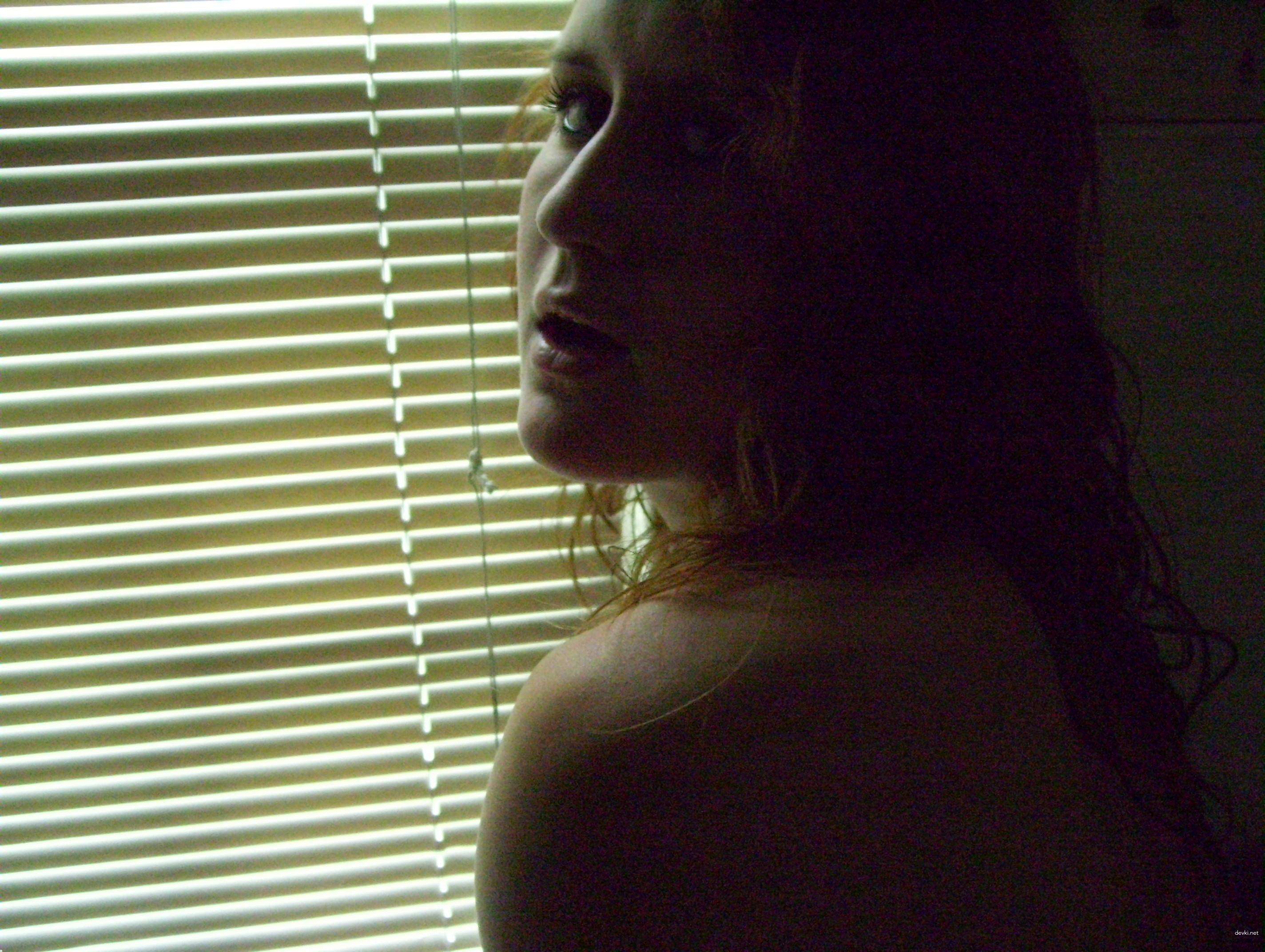 Hot Bi Girl Amateur Porn Pics: Cute and Explicit Bi Babe Shows It All