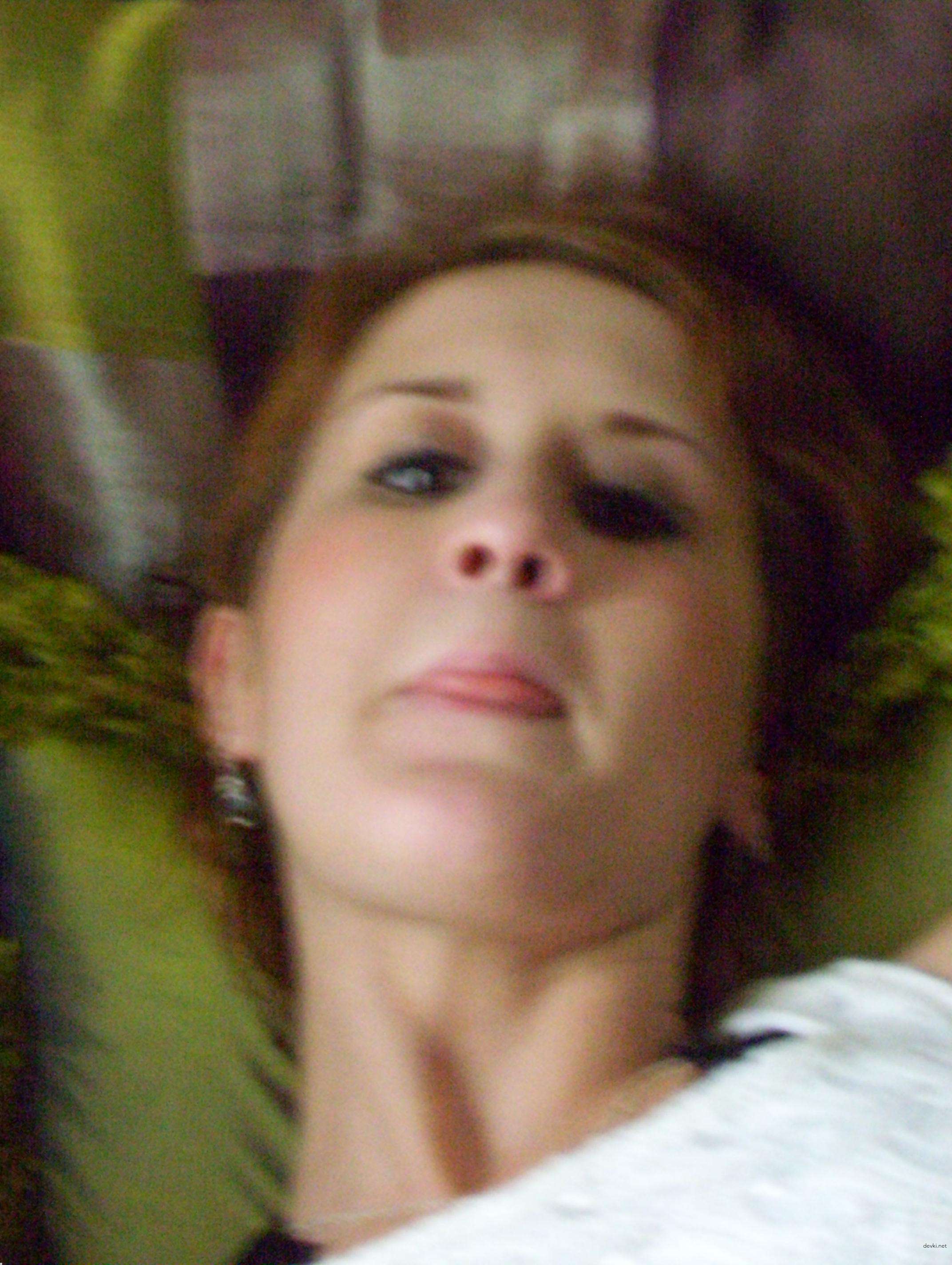 Hot Bi Girl Amateur Porn Pics: Cute and Explicit Bi Babe Shows It All