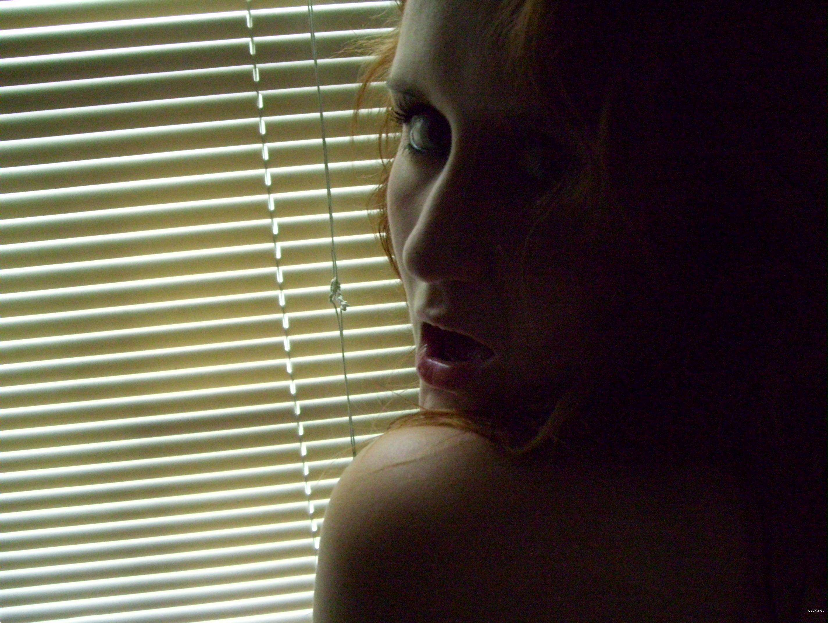 Hot Bi Girl Amateur Porn Pics: Cute and Explicit Bi Babe Shows It All