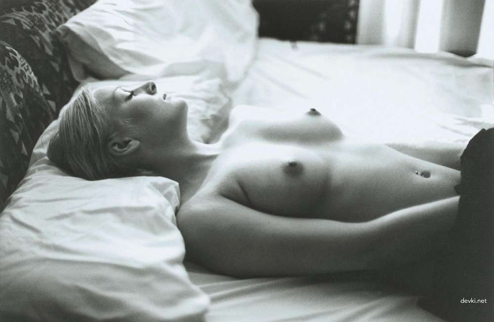 Beautiful Erotic and Porn Women: Explicit Amateur XXX Photos