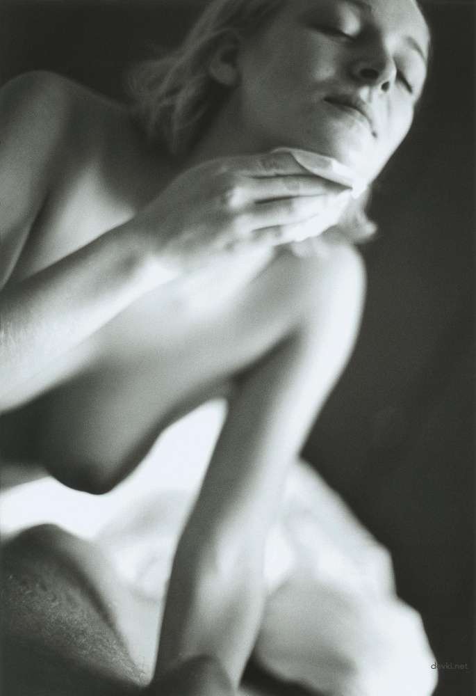 Beautiful Erotic and Porn Women: Explicit Amateur XXX Photos