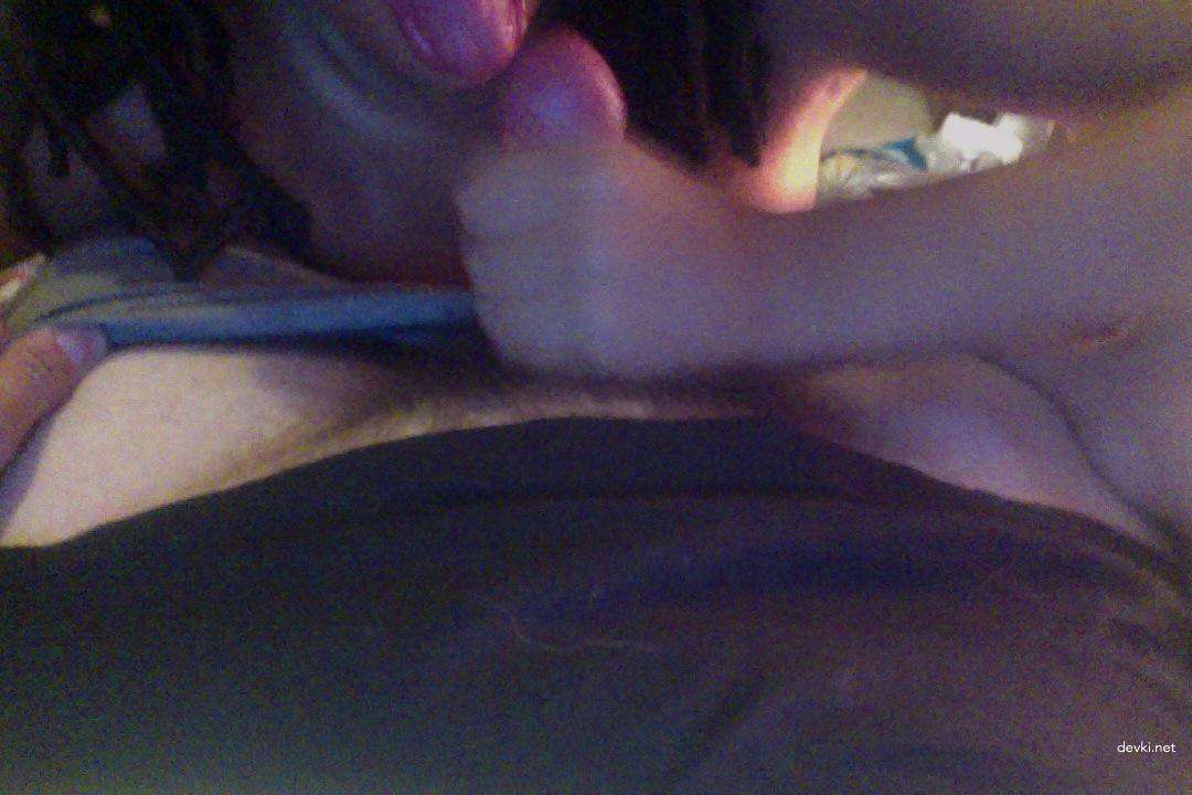 Hot Babe with Stunning Curves in Amateur Porn Pics