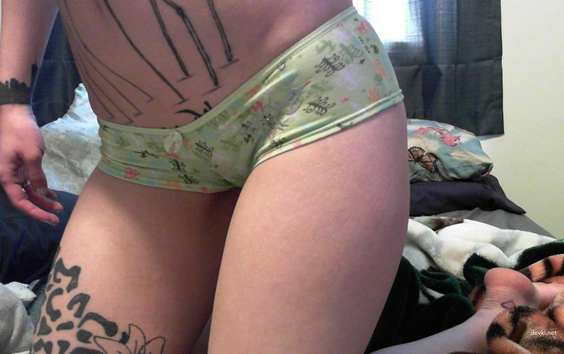 Explicit Amateur Girl with Tattoos Private Erotic Photos