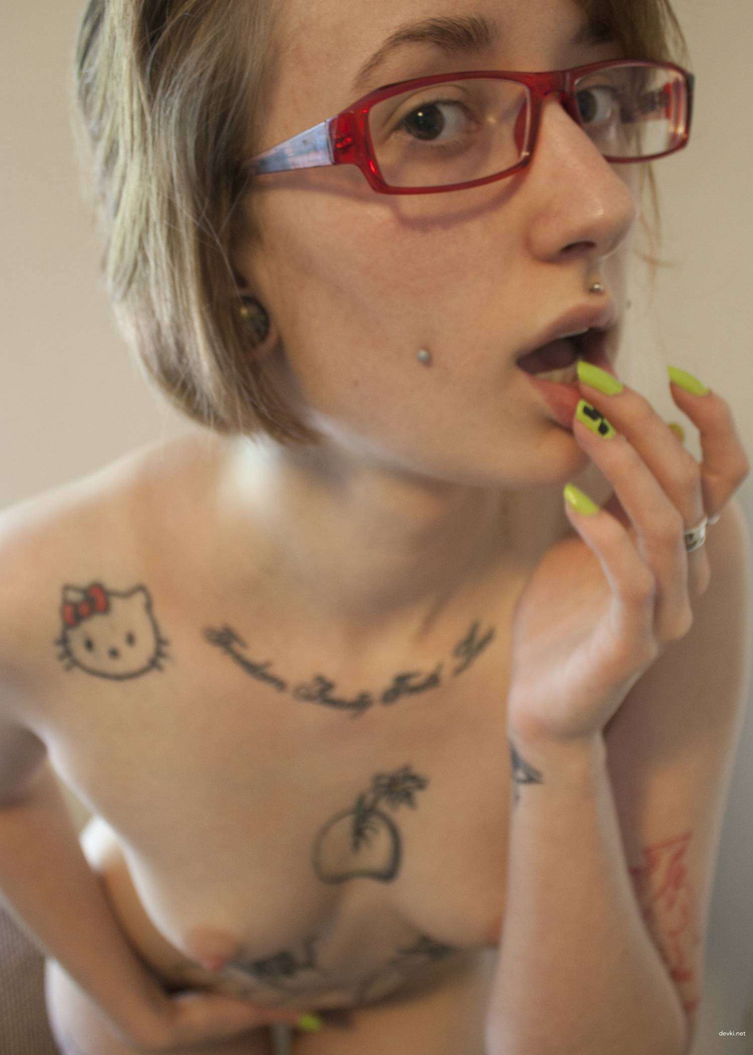 Explicit Amateur Girl with Tattoos Private Erotic Photos