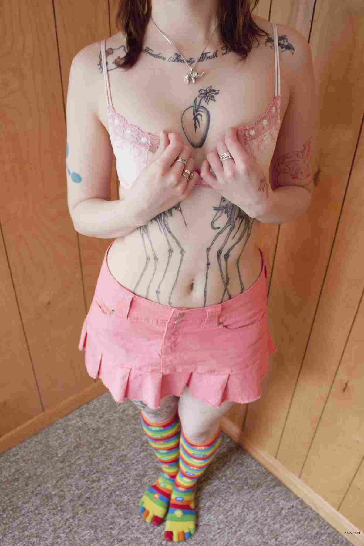 Explicit Amateur Girl with Tattoos Private Erotic Photos