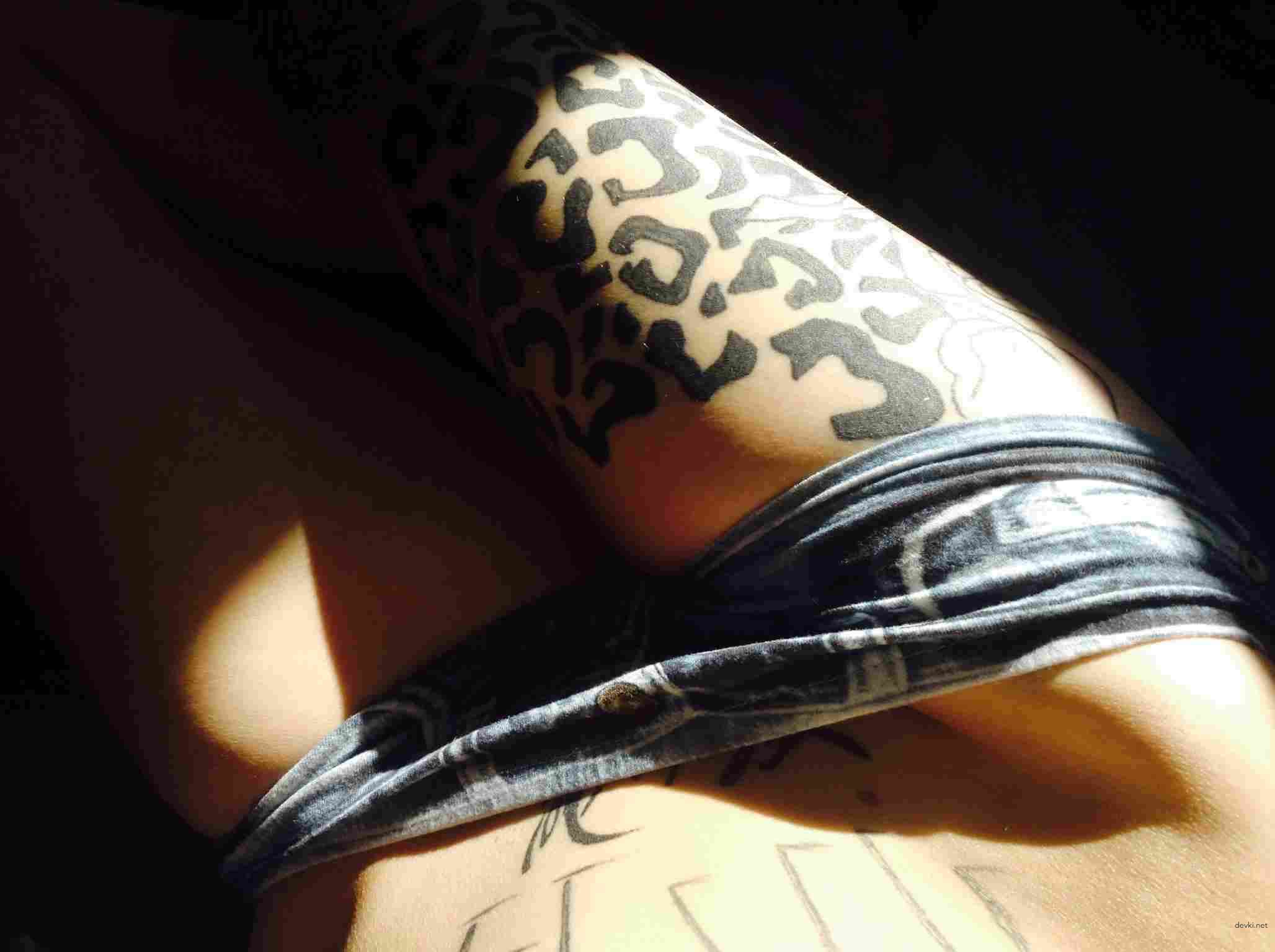 Explicit Amateur Girl with Tattoos Private Erotic Photos