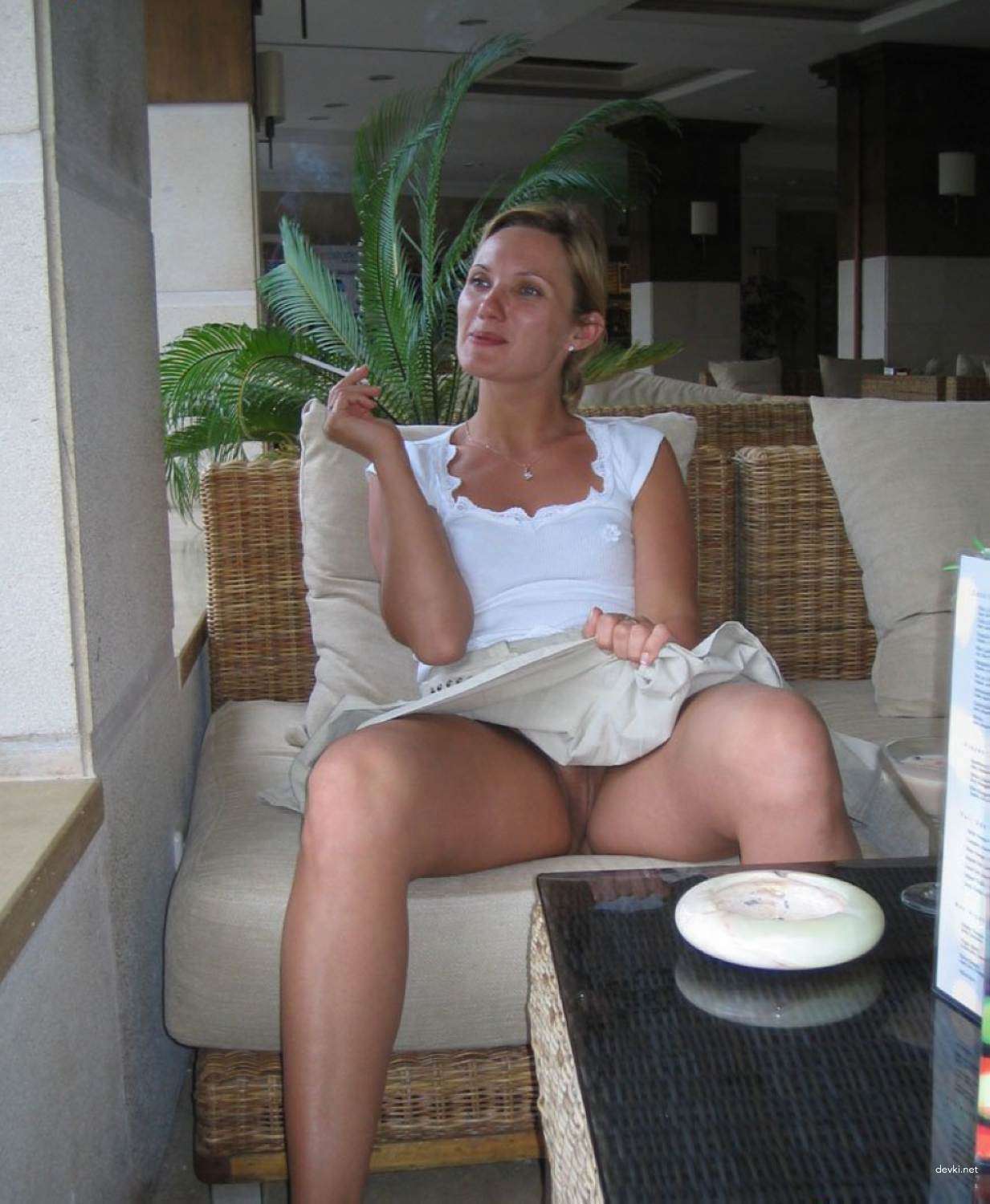 Private Girls' Erotic Amateur Photos: Explicit and Unfiltered Content