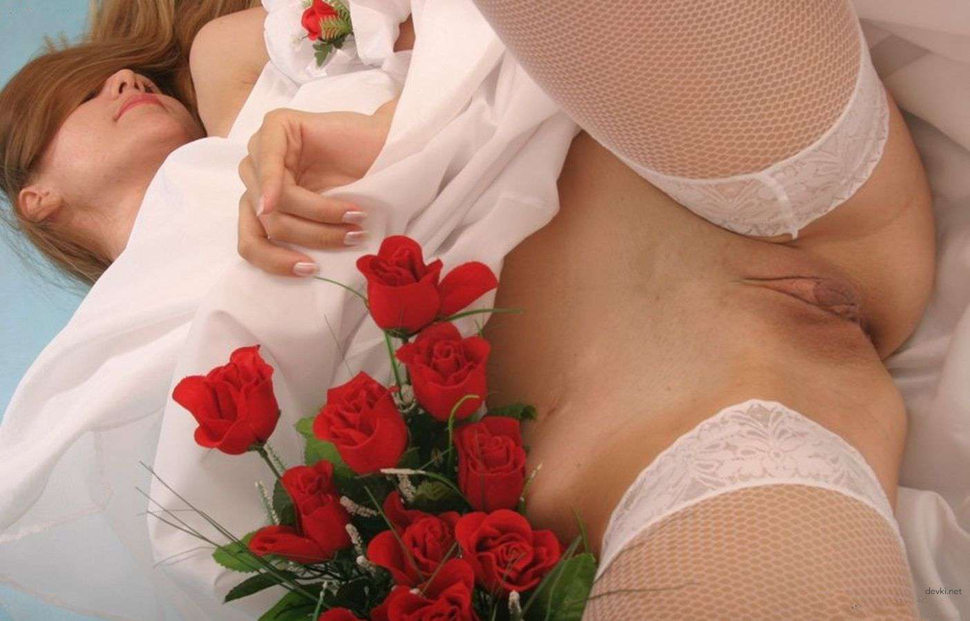 Skinny Woman Exposes Herself Naked - Amateur Explicit Photo
