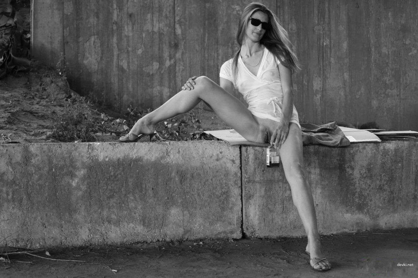 Skinny Woman Exposes Herself Naked - Amateur Explicit Photo
